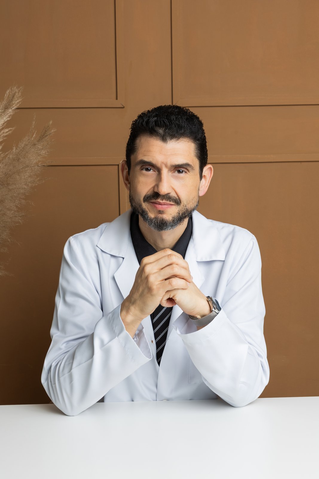Dr. Alessandro Prudente em consultório